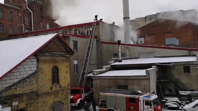Очевидцы: на бывшей фабрике "Веретено" выгорел склад