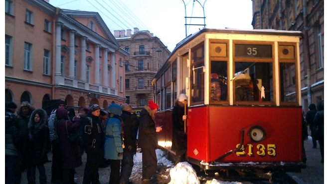 По "Улице Жизни" пошел блокадный трамвай