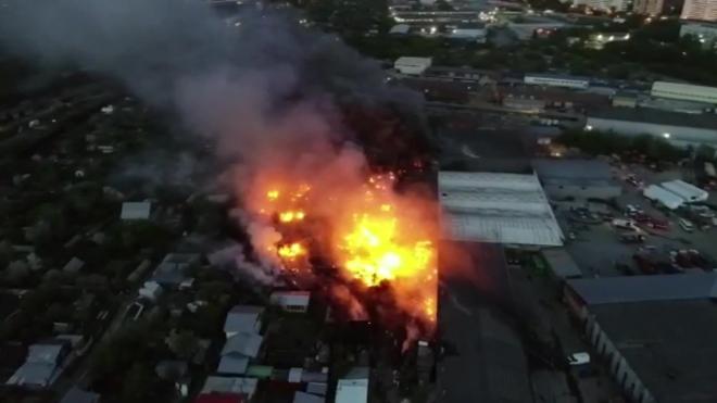 В Екатеринбурге ликвидирован крупный пожар на пилораме