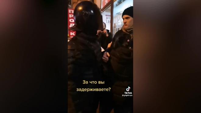 В TikTok разошлось видео об "обмене задержанными" на митинге в Петербурге