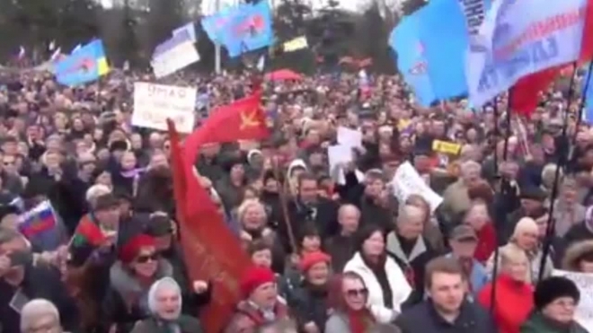 Новости Украины: участники митингов в Одессе метали друг в друга яйца