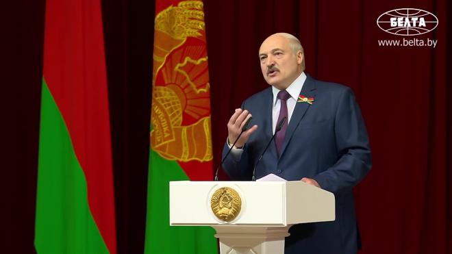 Лукашенко заявил о нежелании бежать от России