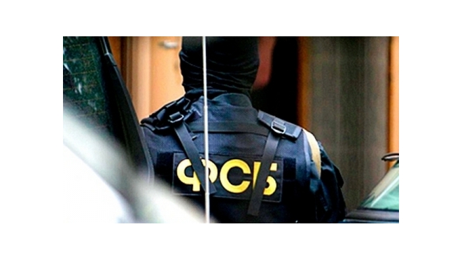 В Калининском районе Петербурга угнали серебристый "Форд Фокус", принадлежащий ФСБ