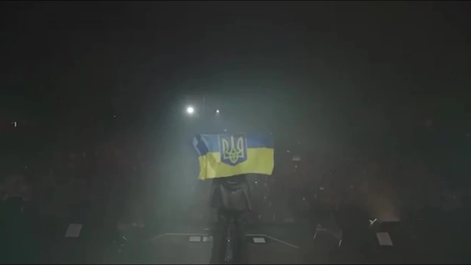 Светлана Лобода развернула флаг Украины на концерте в Риге