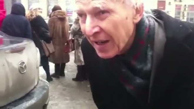 Старик-сталинист на акции оппозиции в Москве: «Всех на х..!»