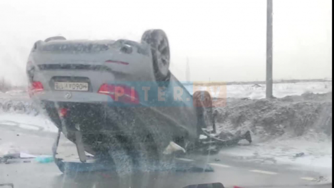 Видео: на Парашютной перевернулся BMW X6