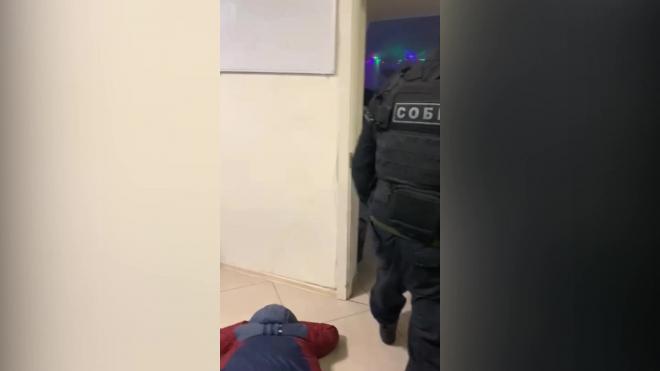 Полиция задержала пятерых причастных к перестрелке в кафе в Шлиссельбурге, в которой погиб человек