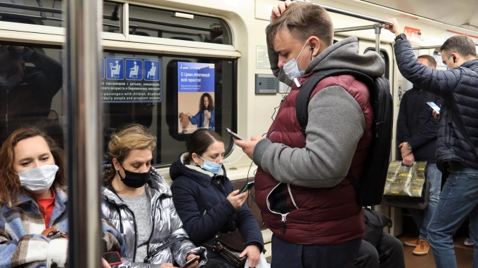 Масочный режим в санкт петербурге. Жители Питера. Москва и Питер люди. Петербуржцы женщина. Новости СПБ.