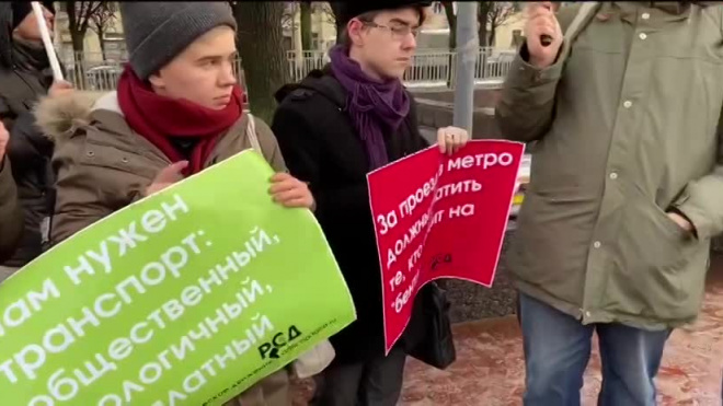 В Петербурге на митинге против повышения цен на проезд задержано три человека