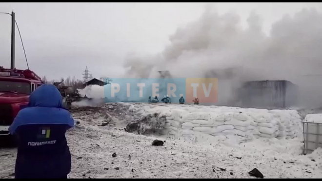 Появилось видео: в Кингисеппском районе взорвался завод "Полипласт"