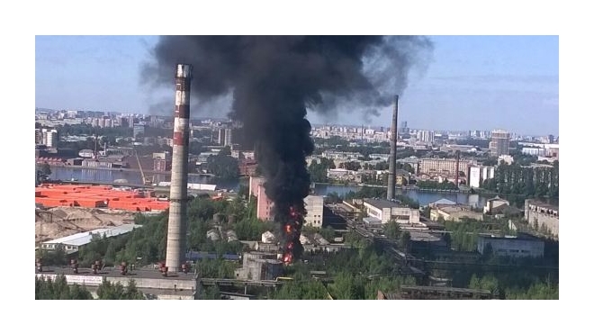 В Петербурге локализовали серьезный пожар на заводе "Советская звезда"