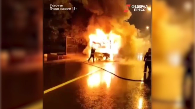 Электробус сгорел на севере Москвы