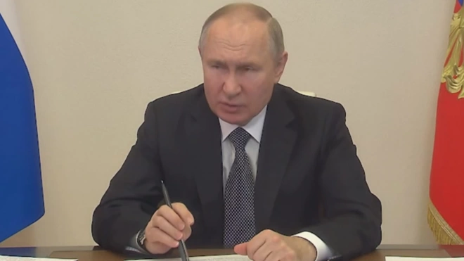 Путин заявил, что вакцинацию от гриппа надо продолжать