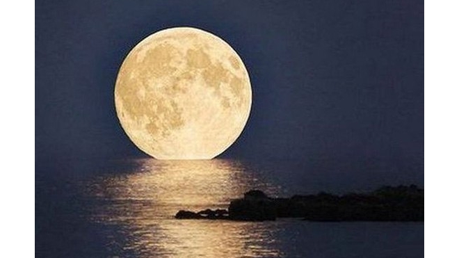 В ночь на 11 августа жители Земли увидят суперлуние — Луна станет больше и ярче