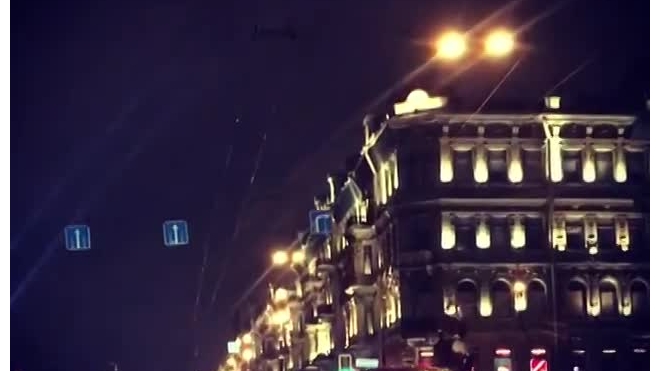 В центре Петербурга после аварии ДПС-ники ловили красный "Мерседес"