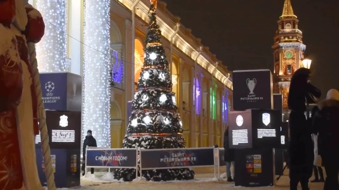 Видео: как выглядит елка у Гостиного двора с логотипами футбольных клубов