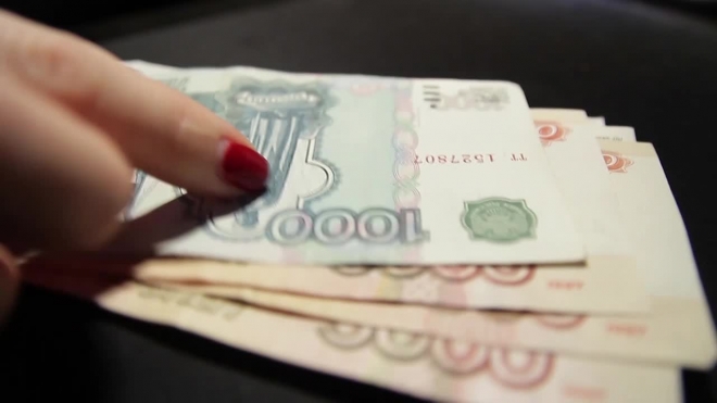 Петербуржцы просят родных принести им денег, чтобы не отдавать машины приставам