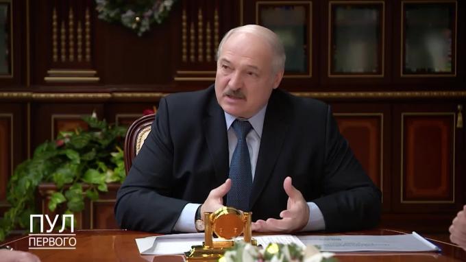 Лукашенко потребовал выполнения планов и прекращения "рыночной болтовни"