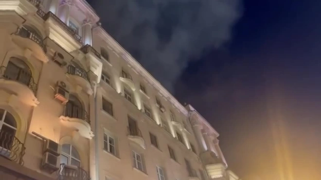 Пожар в семиэтажном здании в центре Москвы потушен