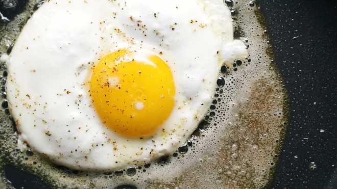 Роскачество: "Перед приготовлением нельзя мыть яйца, курицу и грибы