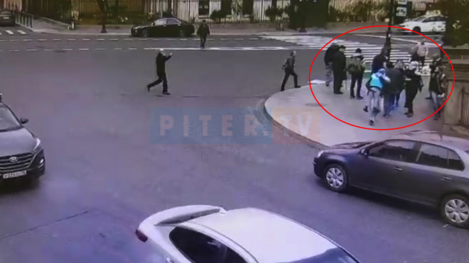 В центре Петербурга водитель такси сбил насмерть мать с двумя детьми