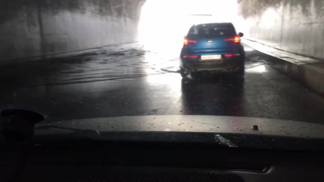 В Петербурге затопило тоннель на Синопской