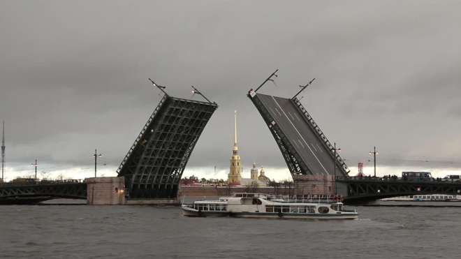 В Петербурге торжественно открыт Дворцовый мост