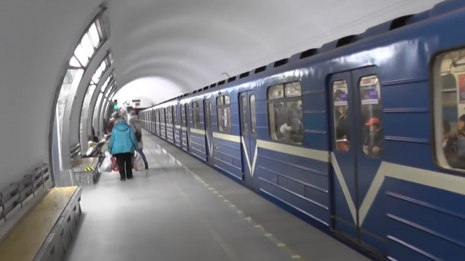В метро Петербурга объяснили, почему проездные срабатывают через раз  