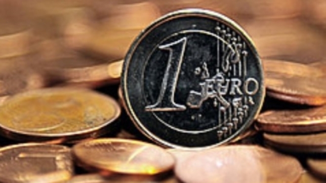 Курс доллара и евро 4 февраля снова упали почти на 2 рубля. Ключевая ставка может понизиться в апреле