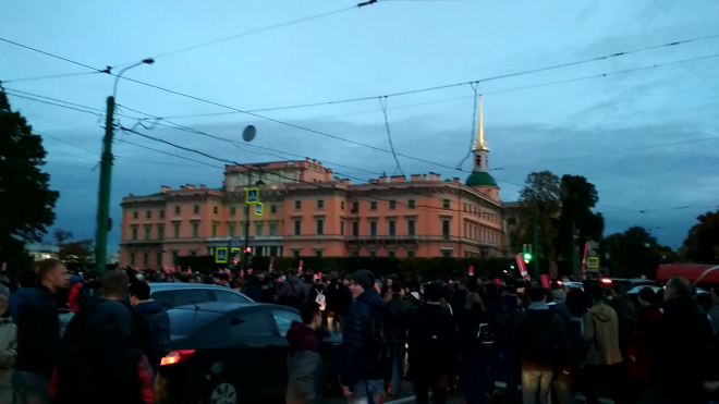 В Смольном предложили общаться с молодежью через радио, а не на митингах