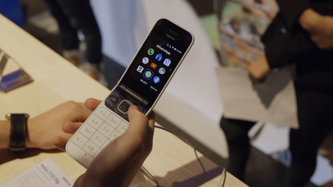 В России начали продавать кнопочный телефон Nokia с WhatsApp