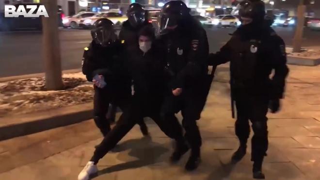 На Страстном бульваре в Москве прошли задержания