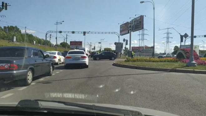 На пересечении Лиговского проспекта с улицей Воздухоплавательной "Ford Focus" столкнулся с "Opel Mokka"