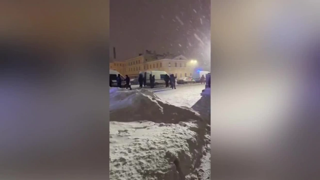 Жители Петербурга собрались у памятника жертвам политических репрессий. Есть задержанные