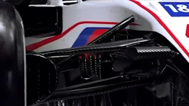 "Хаас" представил болид нового сезона "Формулы-1" с изображением российского триколора