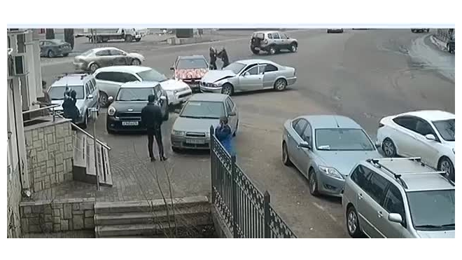 Момент ДТП и отвратительная драка водителей в Воронеже попали на видео