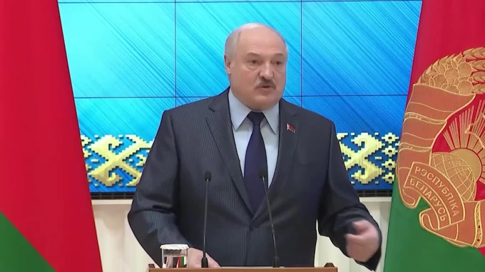 Лукашенко допустил замену доллара на рубли и юани