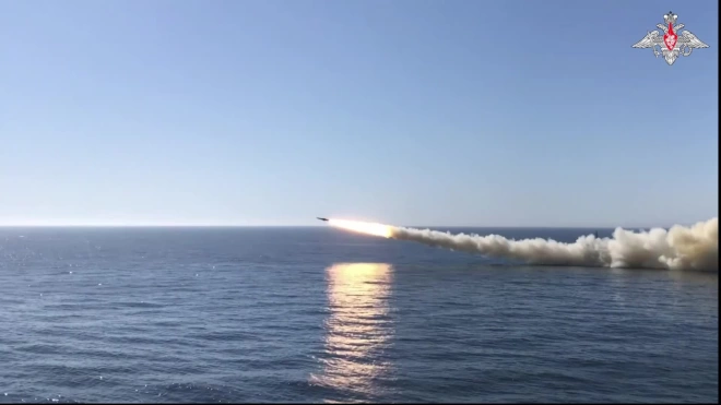 Ракетный катер "Р-298" выполнил стрельбу крылатой ракетой "Москит" в Охотском море 