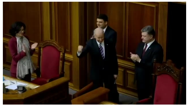 Байден грозился оставить Порошенко без денег, если он не выполнит указаний США