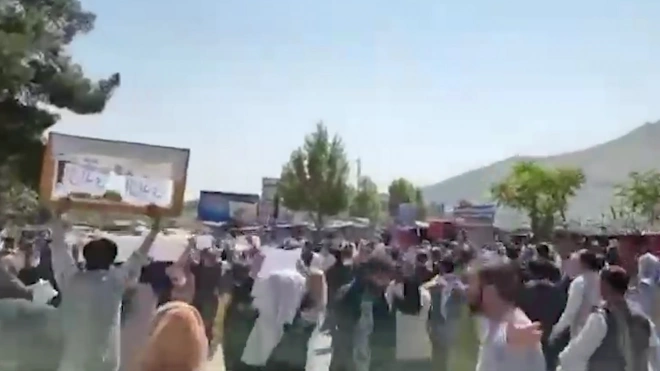 Талибы начали стрелять по протестующим в Кабуле