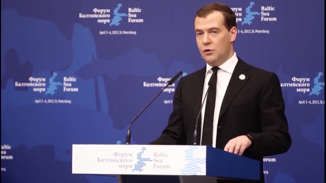 Дмитрий Медведев пообещал справиться с кризисом за год на Гайдаровском форуме в Москве