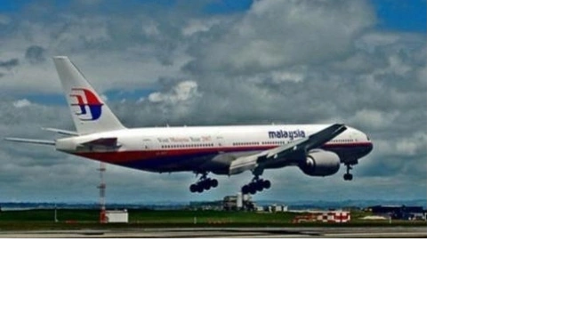 Боинг 777 последние новости сегодня: разъяренных родственников успокоили 300 обломками в Индийском океане, стоит ли верить версии? 