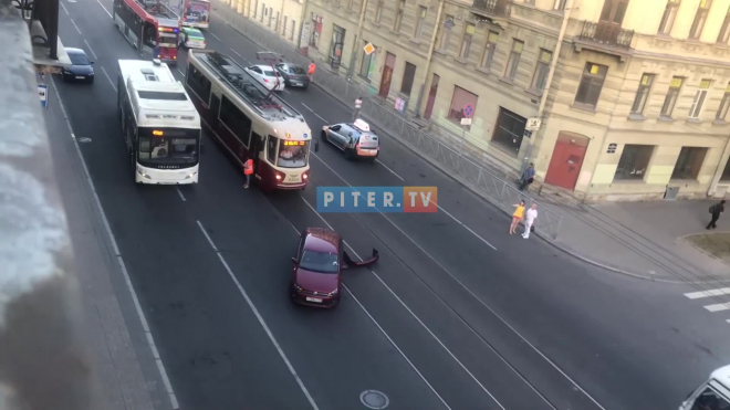 ДТП на Садовой: из-за столкновения двух иномарок парализовало движение трамваев  