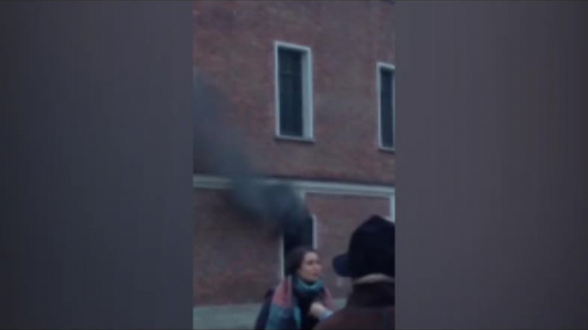 Появилось видео: в Новой Голландии вспыхнуло здание 
