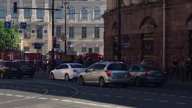 Запах гари и дым на "синей" ветке в метро был вызван пожаром на Бронницкой улице