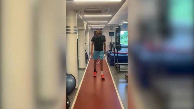 Александр Зверев показал, как ходит после операции на голеностопе