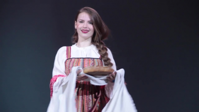 На конкурсе "Краса студенчества России" девушки показали смелые платья и горячие булки