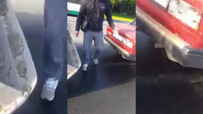 Видео: на Петергофском шоссе неадекват подрезал экскаватор, чтобы "попугать"