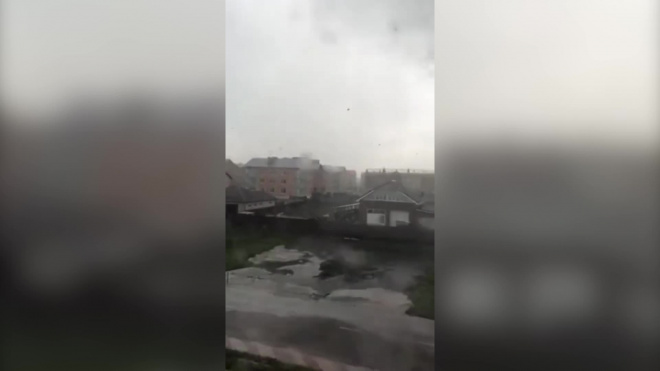 В Белгородской области ураган сносит крыши домов