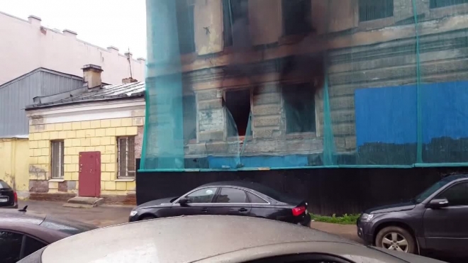 На Черняховского загорелся первый этаж расселенного дома